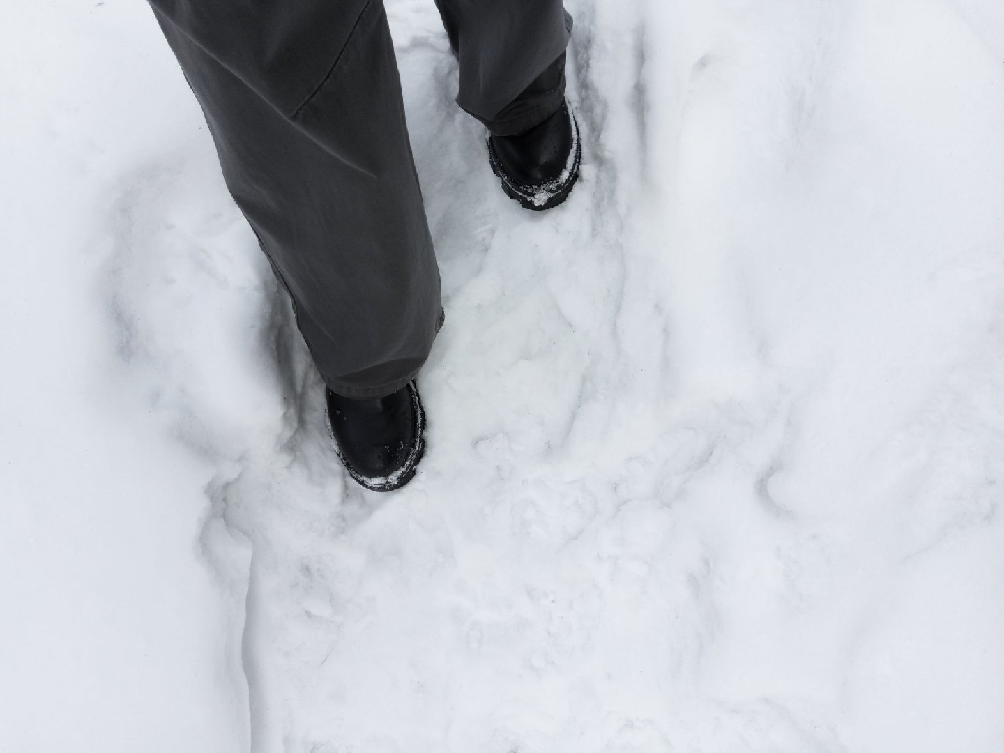 На Камчатке под завалами снега обнаружили тело мужчины