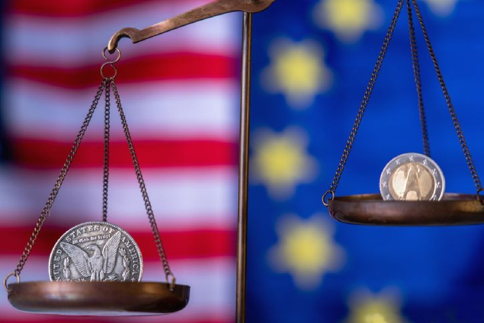 Bloomberg: ЕС намерен использовать активы США в ответ на пошлины Трампа