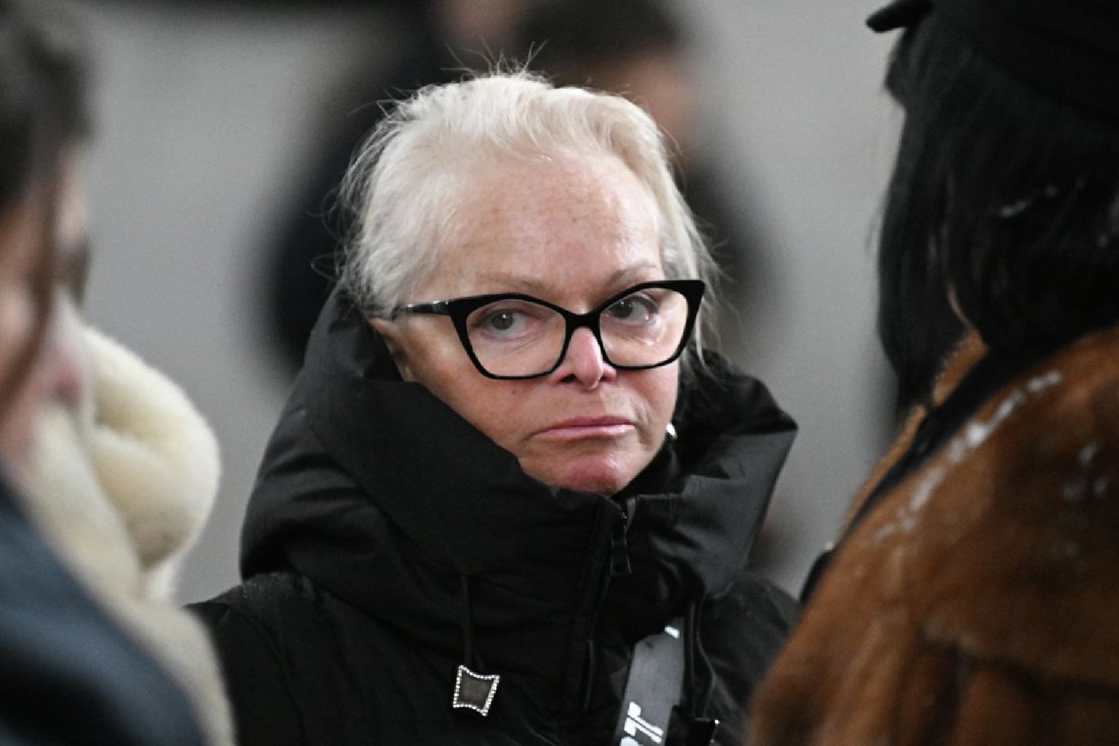 SHOT: Певица Лариса Долина приехала на прощание с Александром Олейниковым