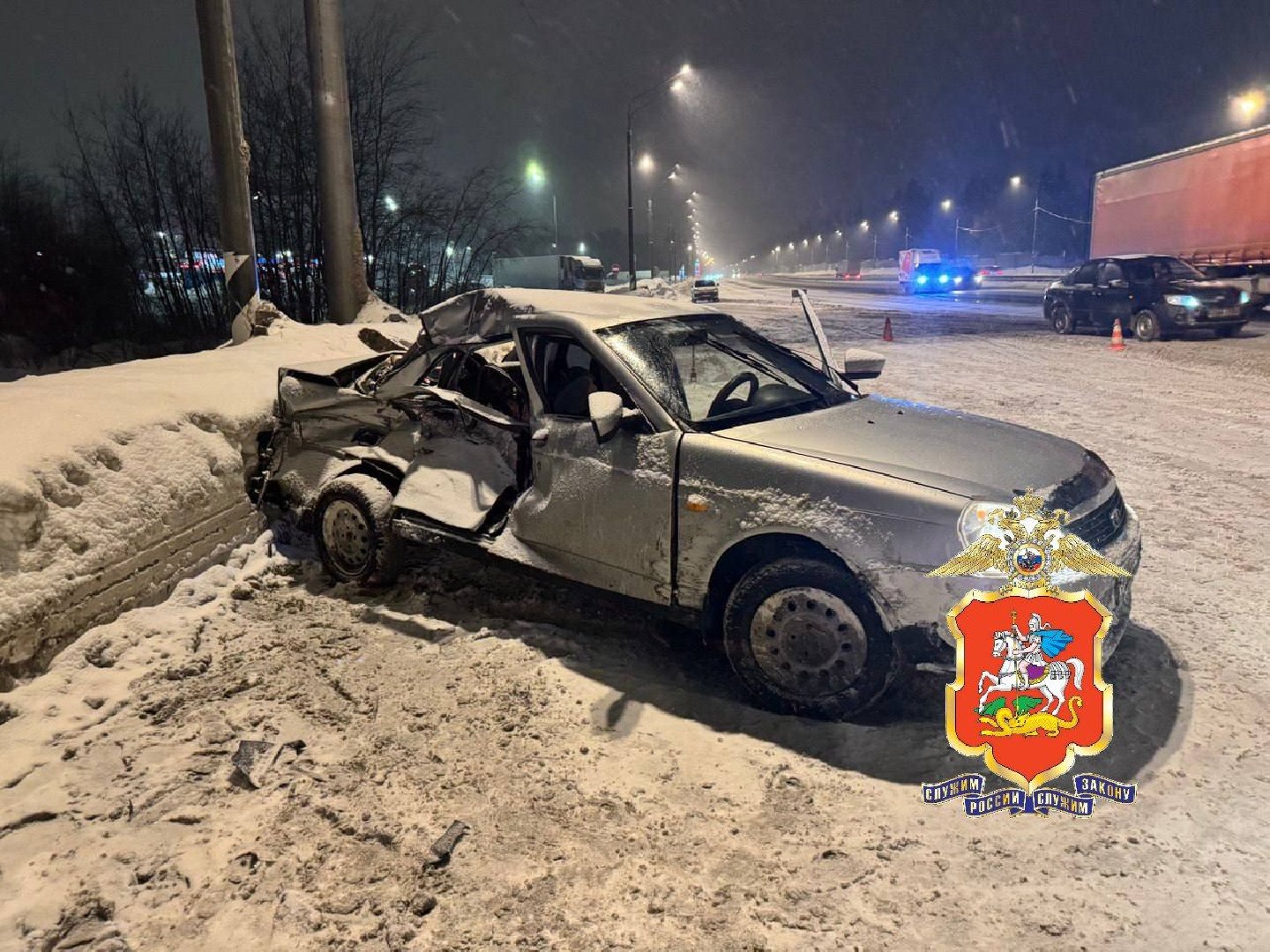 Легковушка врезалась в грузовик в Подмосковье, погиб ребенок