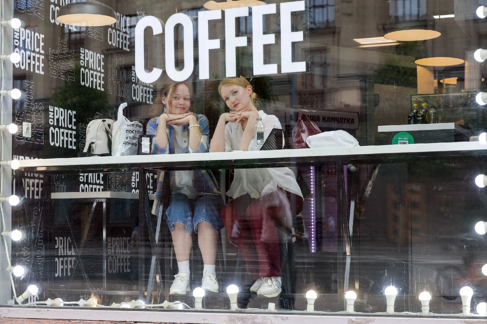 Владельцев кафе и магазинов предупредили о штрафах за вывески на иностранном языке