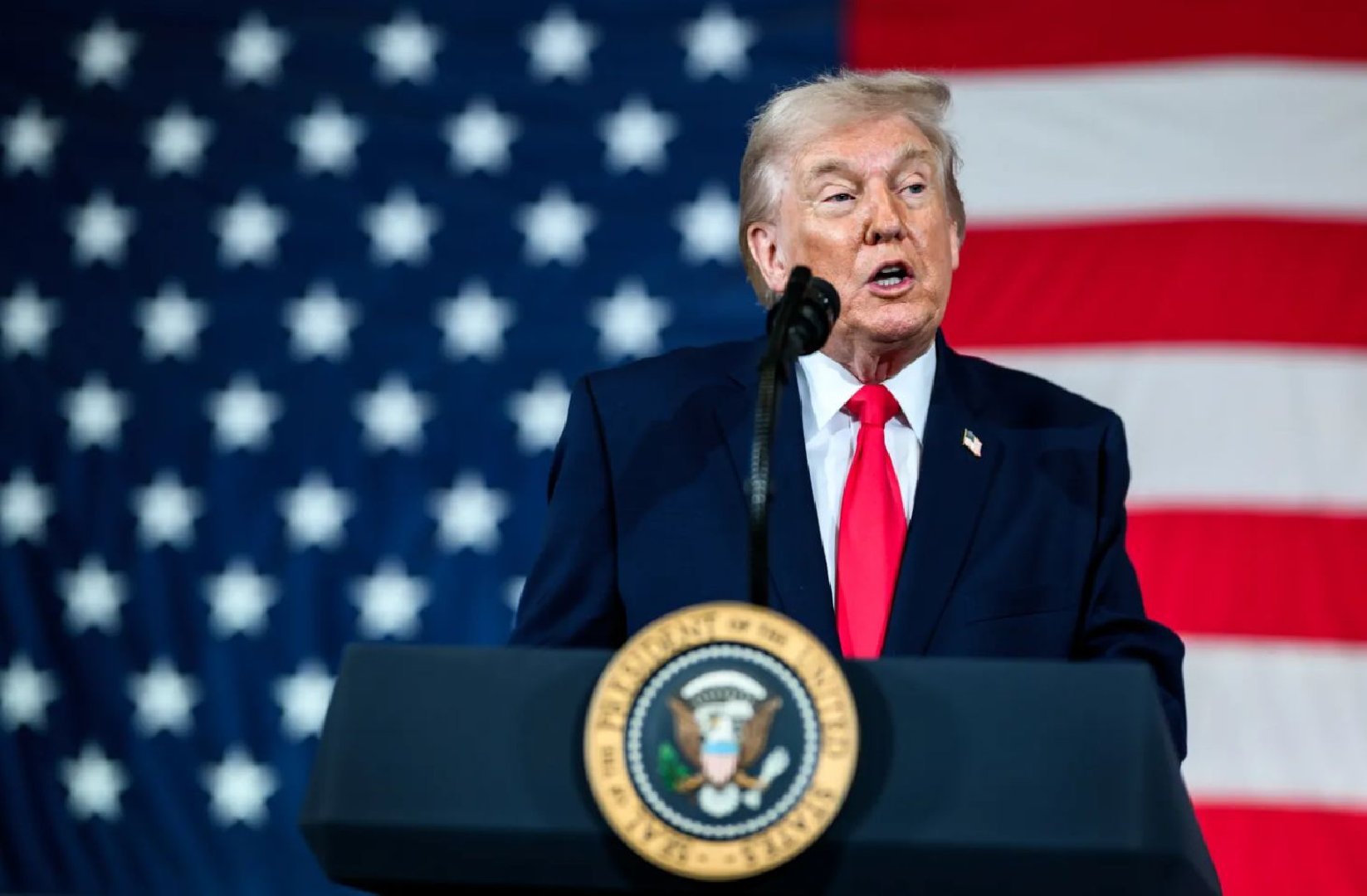 Президент США подписал указ о продлении антироссийских санкций