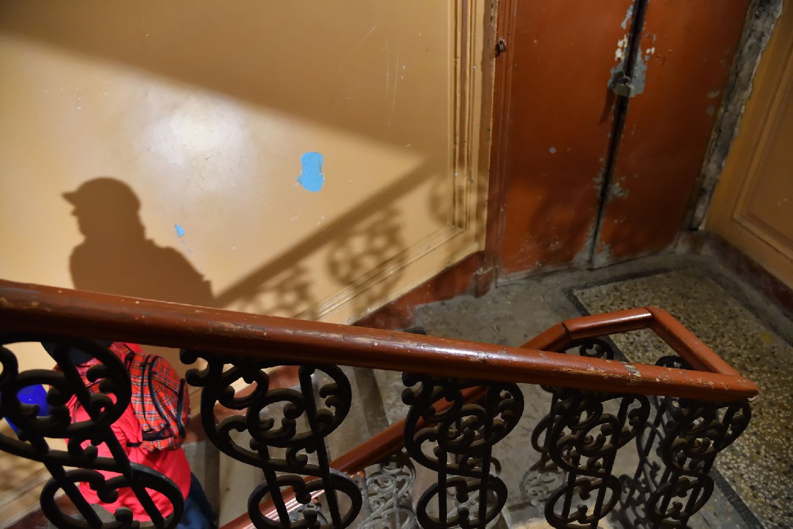 Россиян предупредили о штрафе за хранение колясок и велосипедов в подъезде