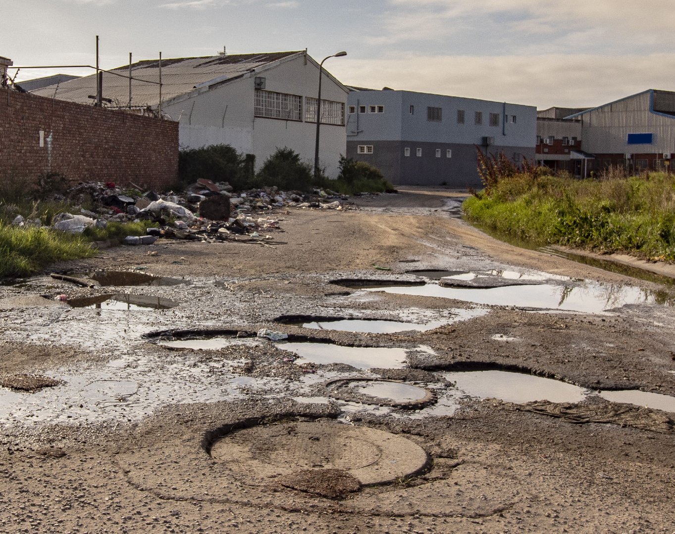 Женщина, которую врачи признали мёртвой, ожила в машине скорой из-за ямы на дороге