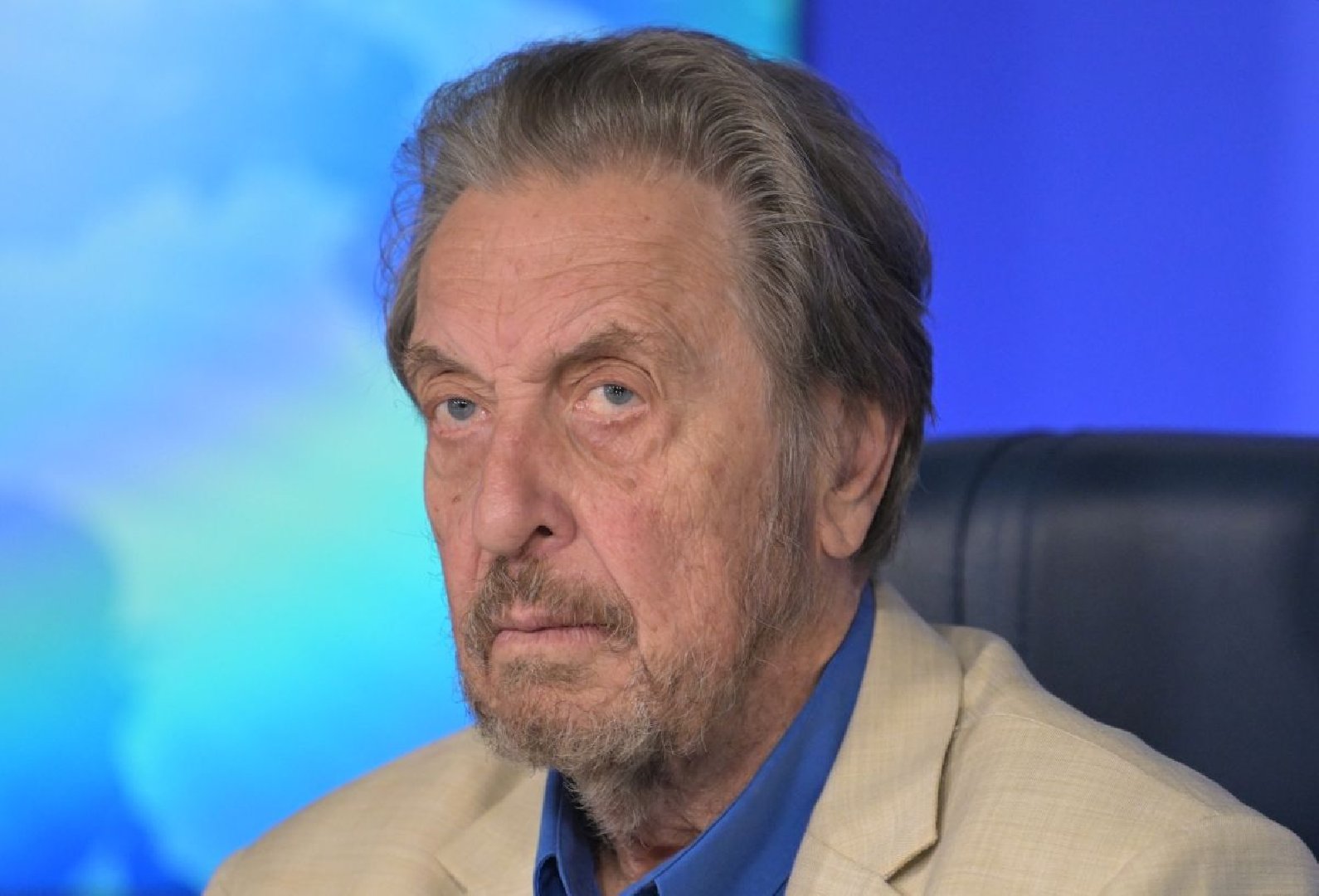 Отец Илона Маска заявил, что Эпштейн до сих пор жив