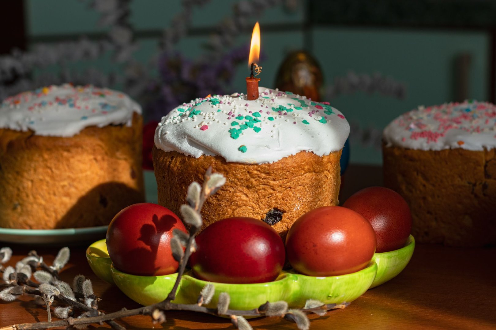 Россиянам объяснили, почему не стоит ходить на кладбище на Пасху