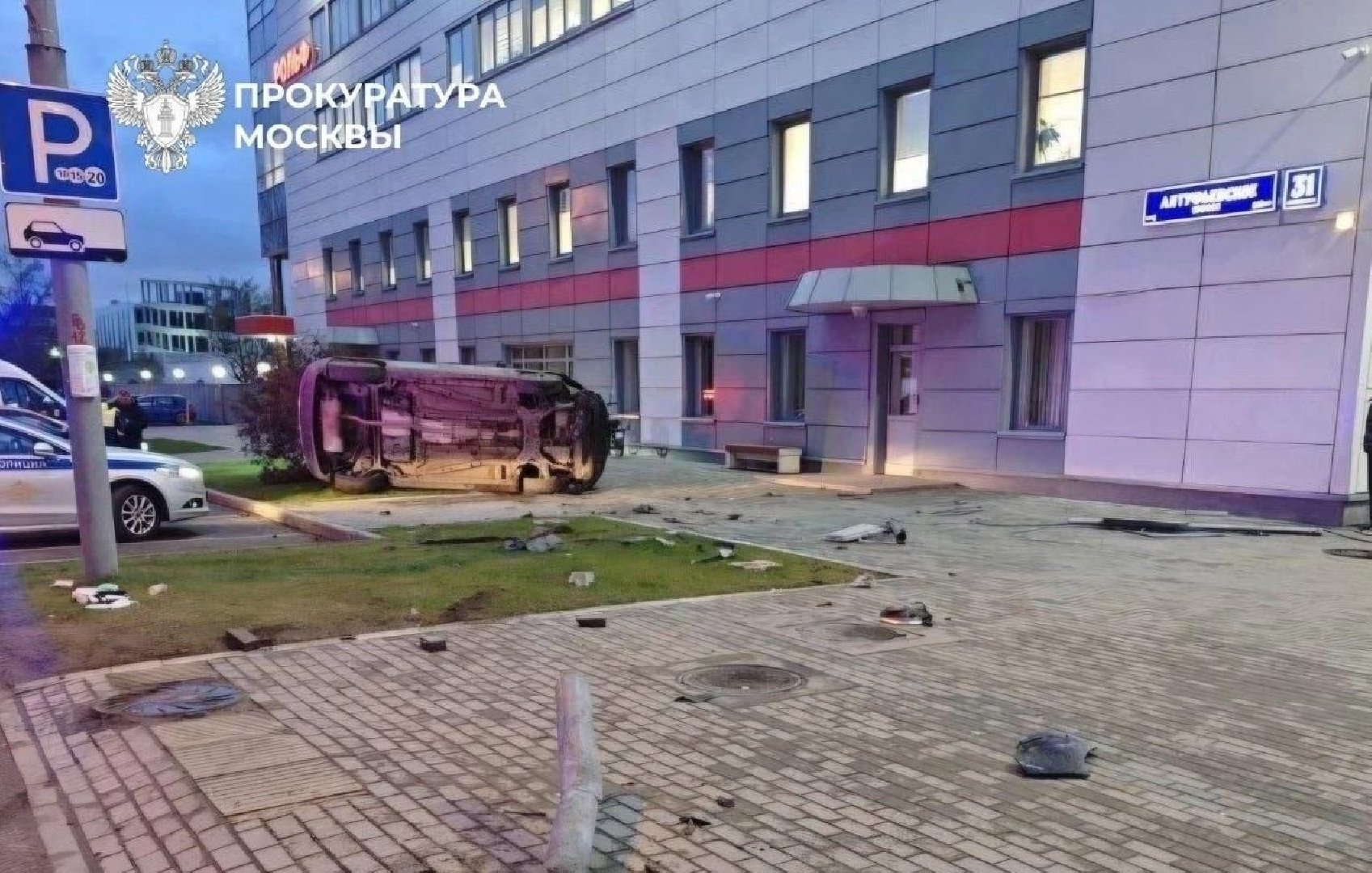 Наехавший на пешеходов в Москве 19-летний водитель каршеринга не имел прав