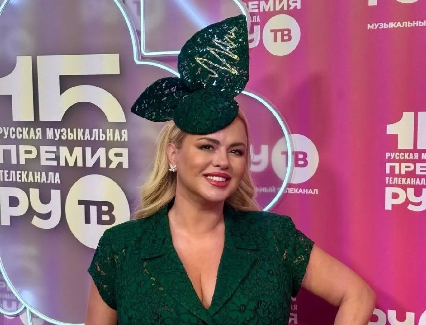 &laquo;Знаете, как я предохранилась?&raquo;: увела из семьи, а теперь спит в разных комнатах. Почему 46-летняя Анна Семенович до сих пор не вышла замуж