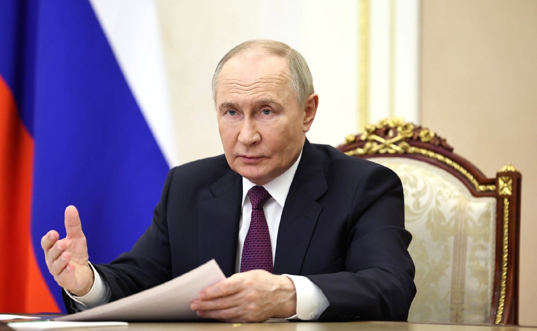 Россия противостоит всем попыткам сдержать ее развитие, заявил Путин