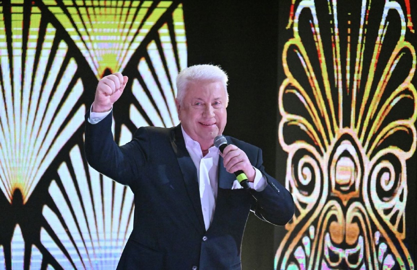 &laquo;Чуть не вырвало&raquo;: Винокур рассказал, как бросил курить