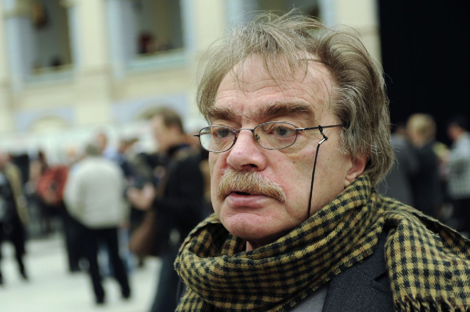 Многолетняя дружба с Михалковым, потеря супруги и болезнь, едва не унесшая жизнь: как сложилась судьба Александра Адабашьяна?