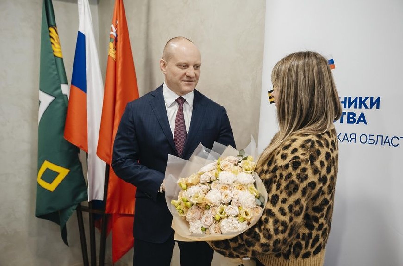 Глава Пушкинского округа передал оборудование для отправки в зону СВО