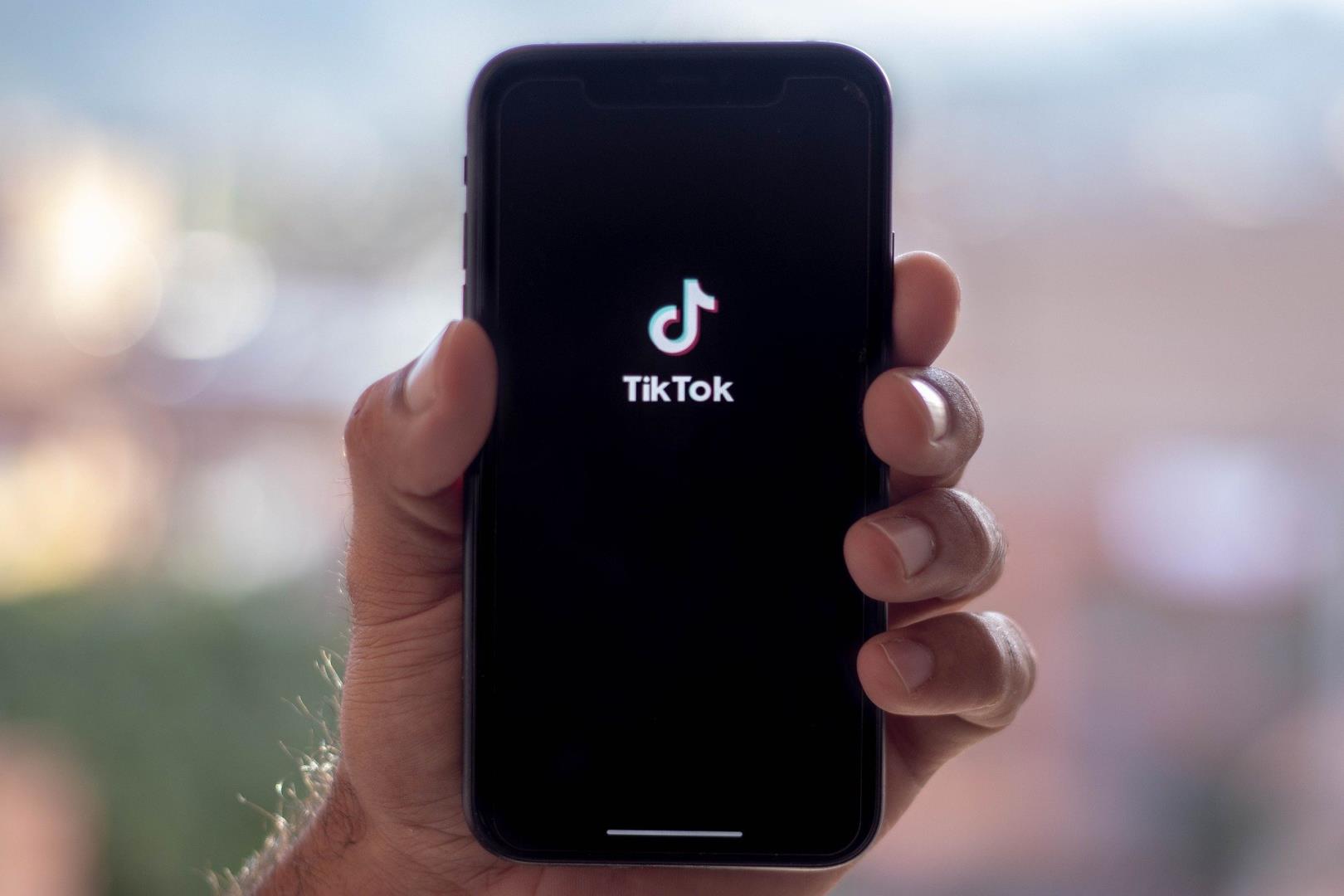 TikTok ввёл ограничения на работу сервиса в России | Радио 1