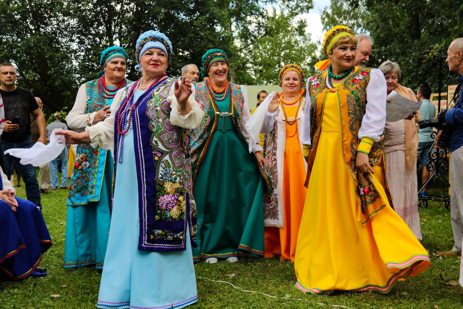 Фольклорно-литературный праздник «Сенокос в Дубровках» провели в Талдоме |  Радио 1