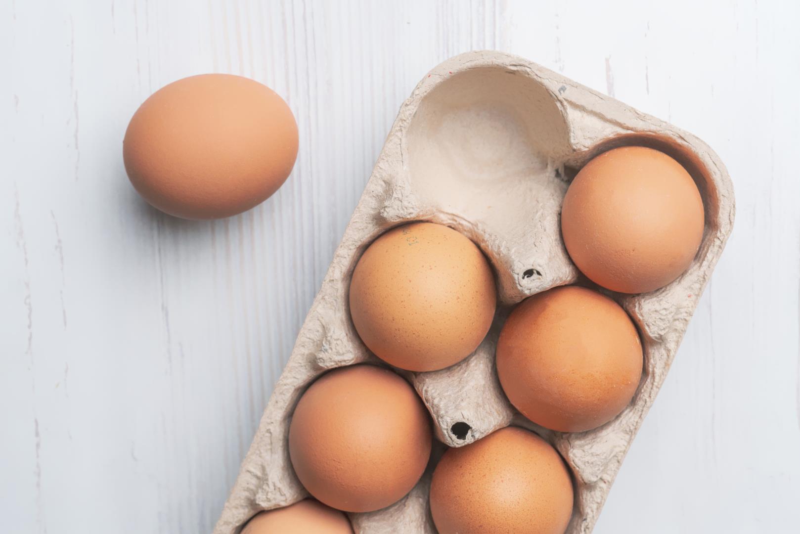 Нужно ли мыть куриные яйца перед отправкой в холодильник