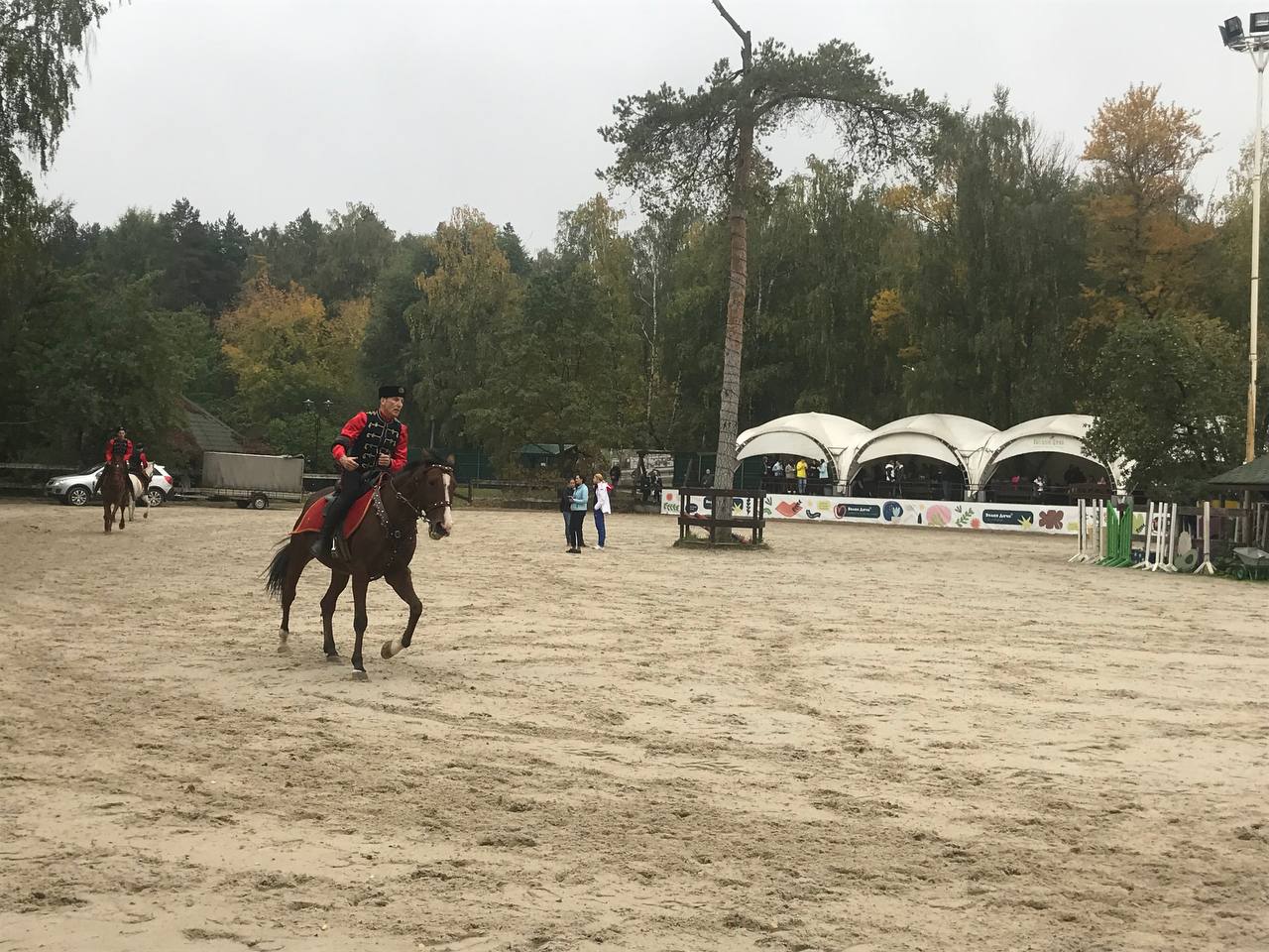 В Котельниках провели фестиваль конного спорта для детей с ограниченными  возможностями | Радио 1