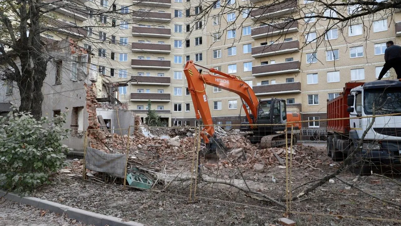 Аварийный дом снесут в поселке Менделеево под Солнечногорском | Российские  новости - 360tv News