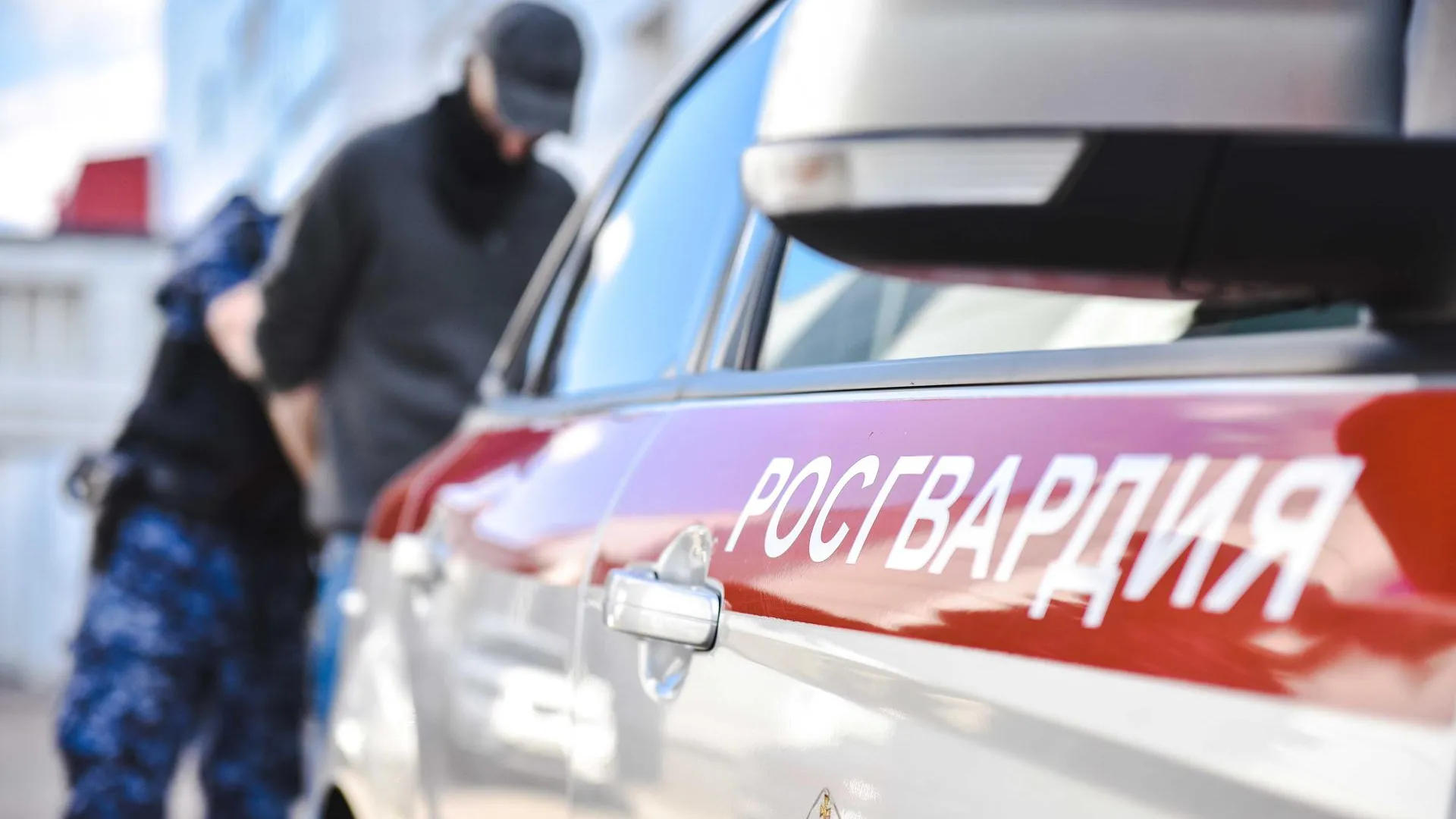 Росгвардия задержала в Воскресенске проникшего в чужой автомобиль мужчину |  Российские новости - 360tv News