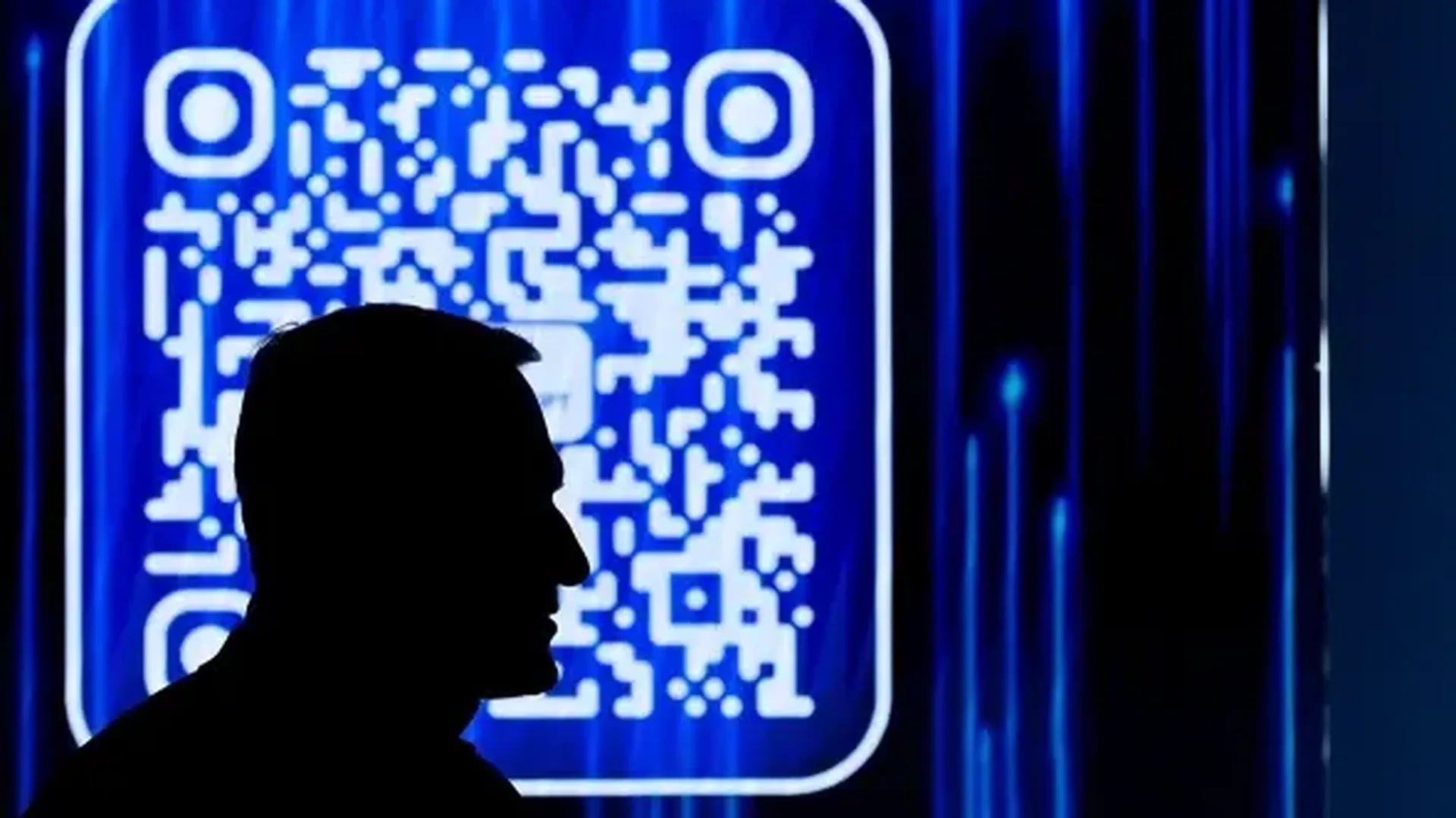 Использование QR-кодов на билбордах запретили в Москве