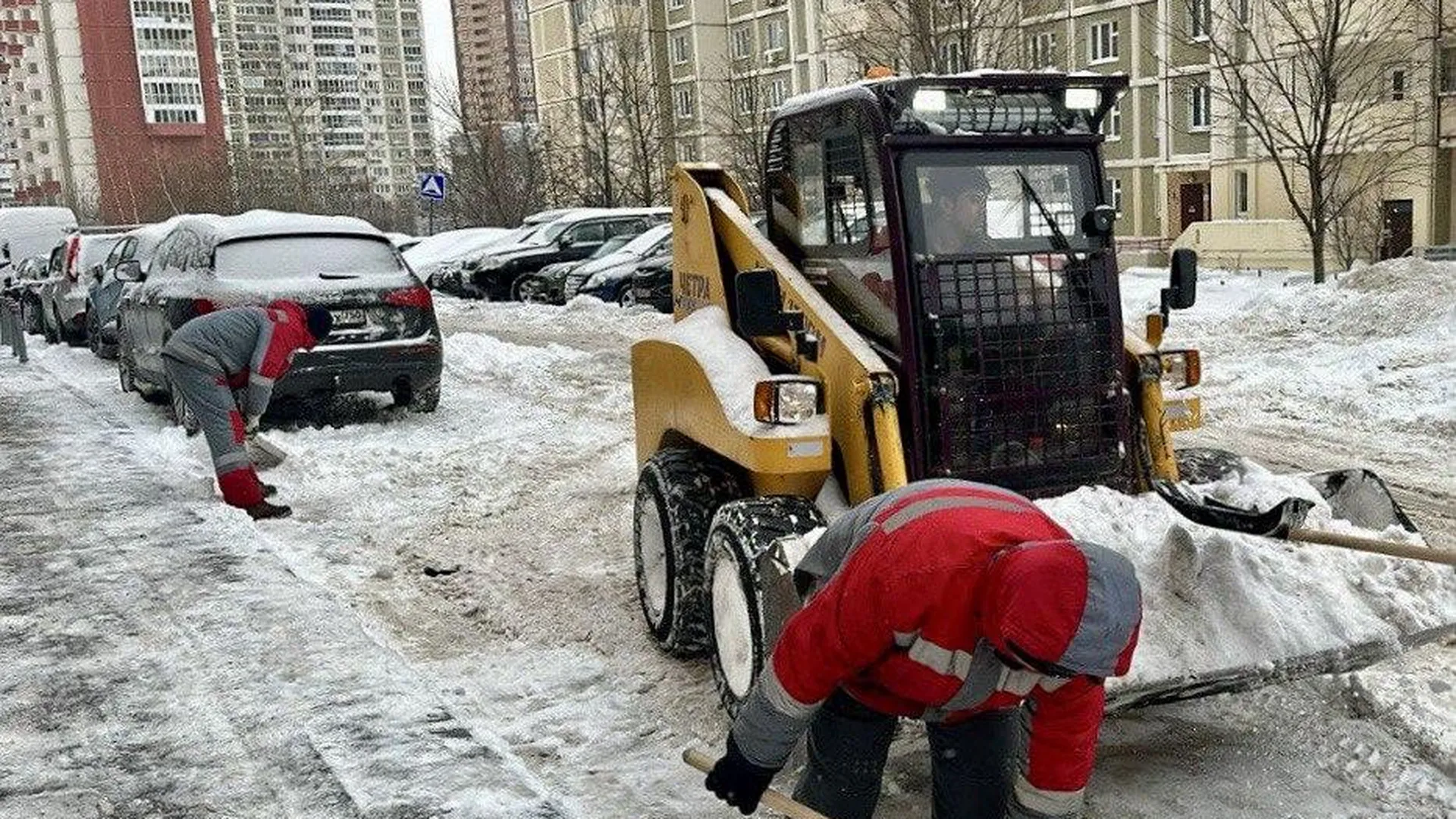 Коммунальные службы Подмосковья выполнили более 14 тысяч задач по уборке  снега с начала недели | Российские новости - 360tv News