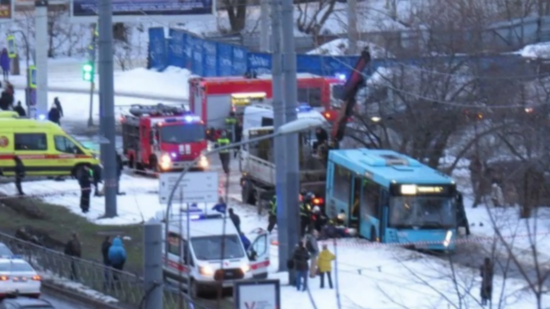 Сбивший людей на остановке в Петербурге водитель уснул за рулем |  Российские новости - 360tv News