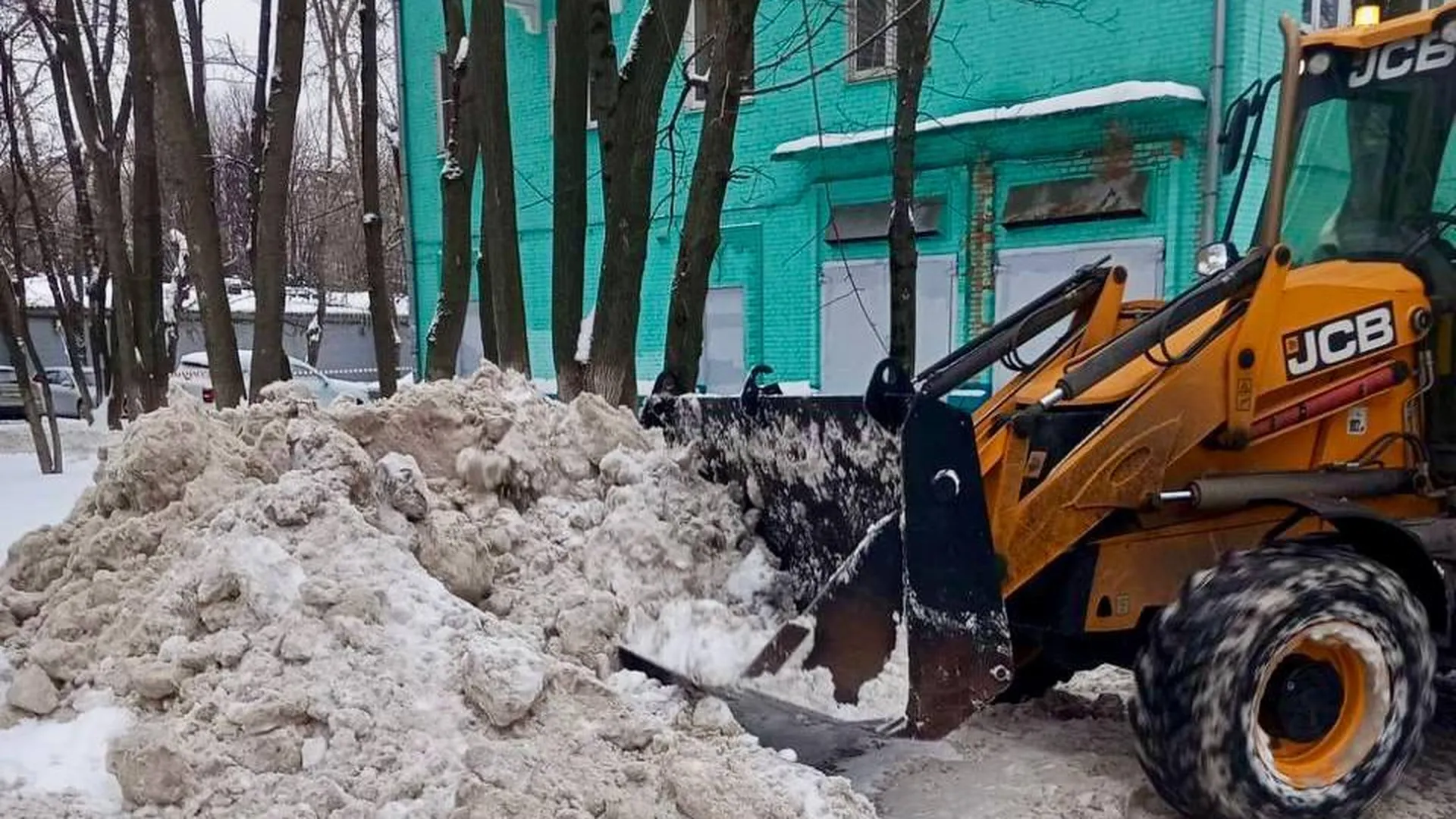 Более 14 тысяч человек и тысячу машин привлекли к уборке улиц Подмосковья  от снега | Российские новости - 360tv News