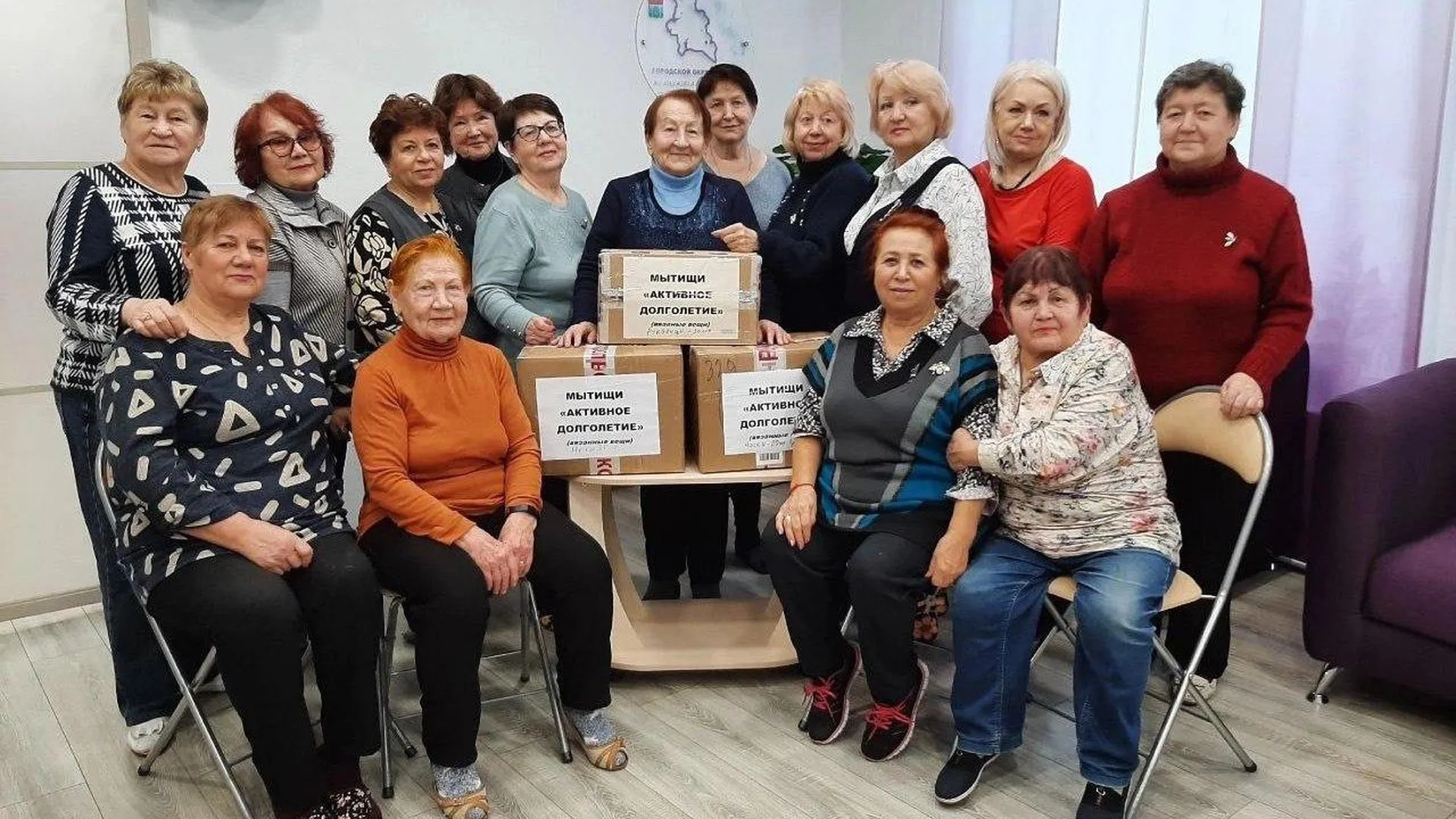 Пенсионерки в Мытищах связали для бойцов СВО почти 100 пар теплых носков |  Российские новости - 360tv News