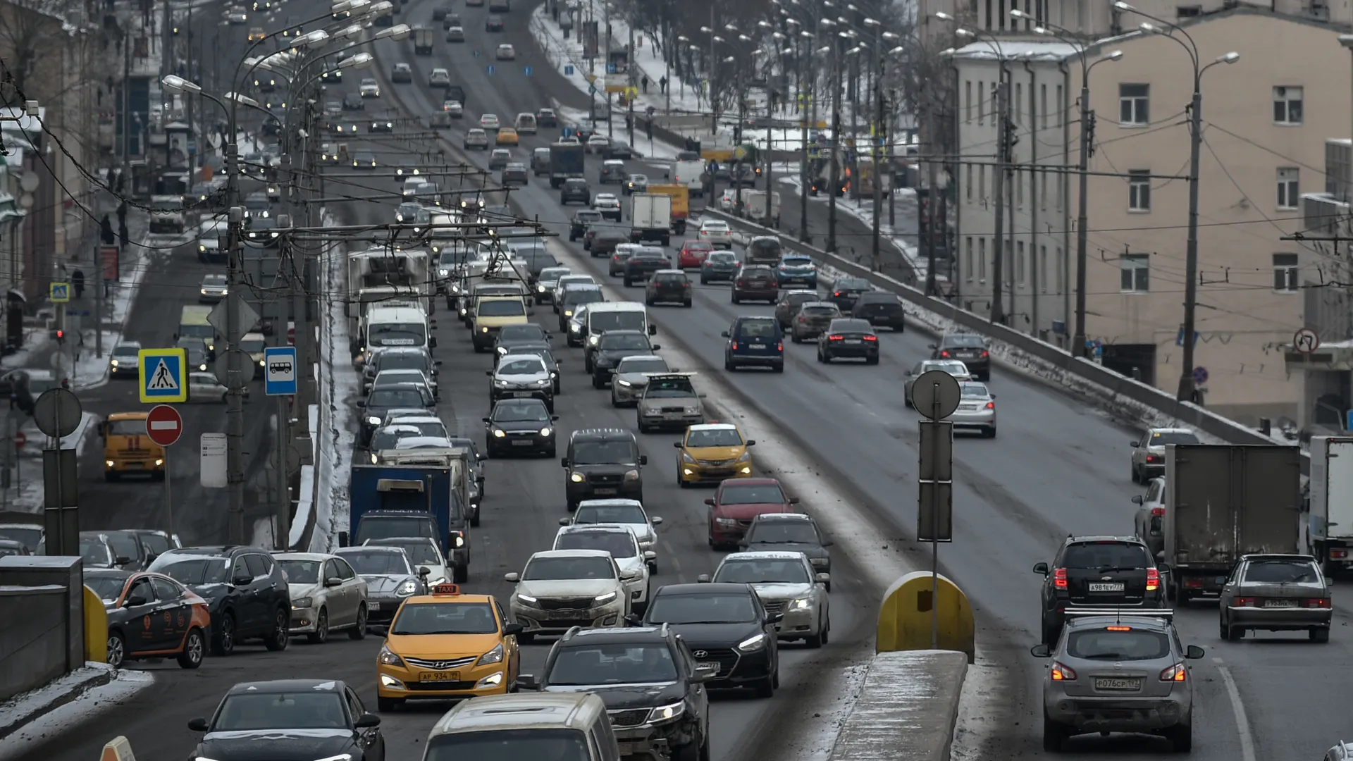 Пробки на дорогах Подмосковья оценили в 3 балла утром 6 марта | Российские  новости - 360tv News