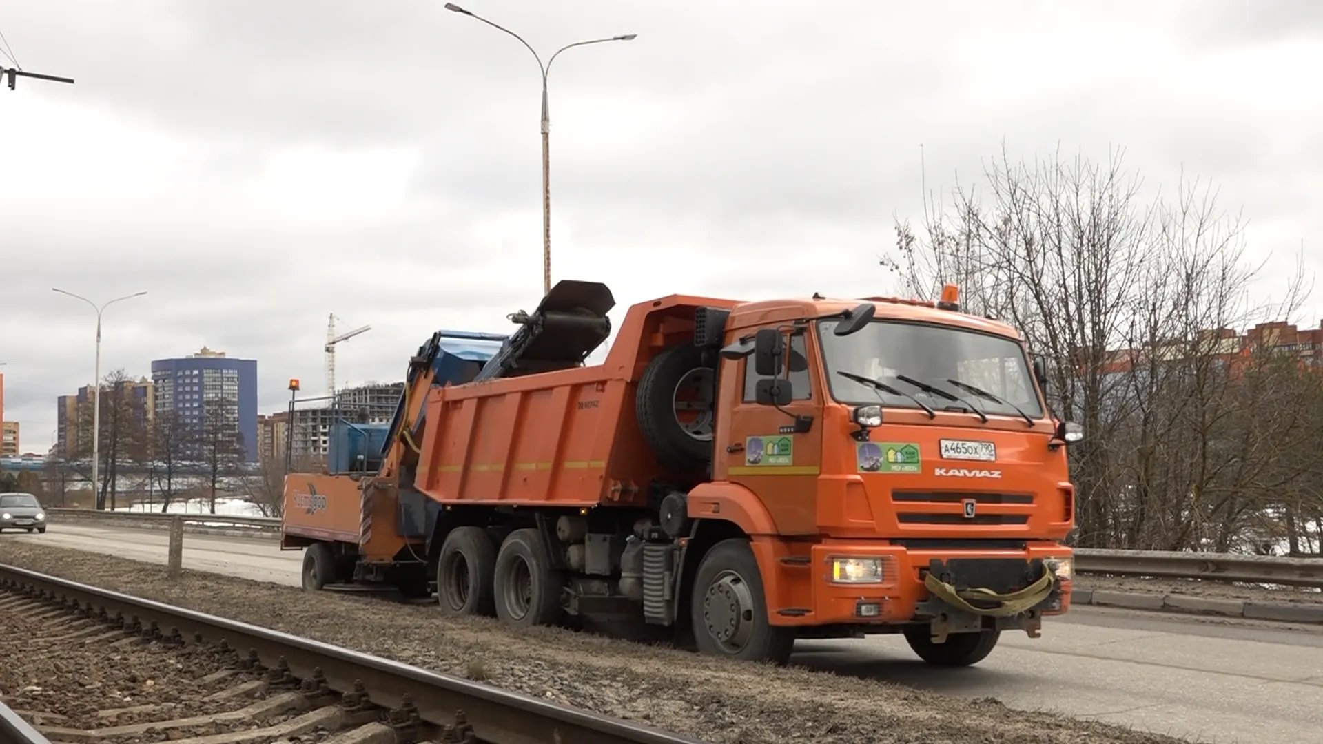 Коммунальные службы приступили к уборке дорог в Дубне после зимы |  Российские новости - 360tv News