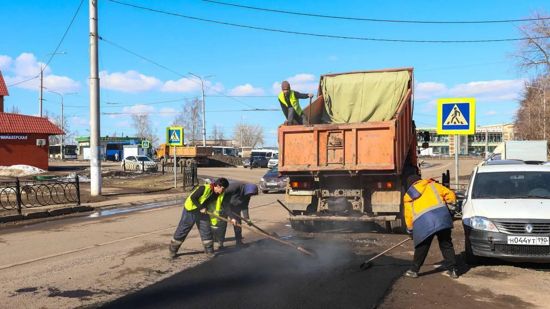 Более 5 тысяч ям устранят в Подольске до конца года | Российские новости -  360tv News