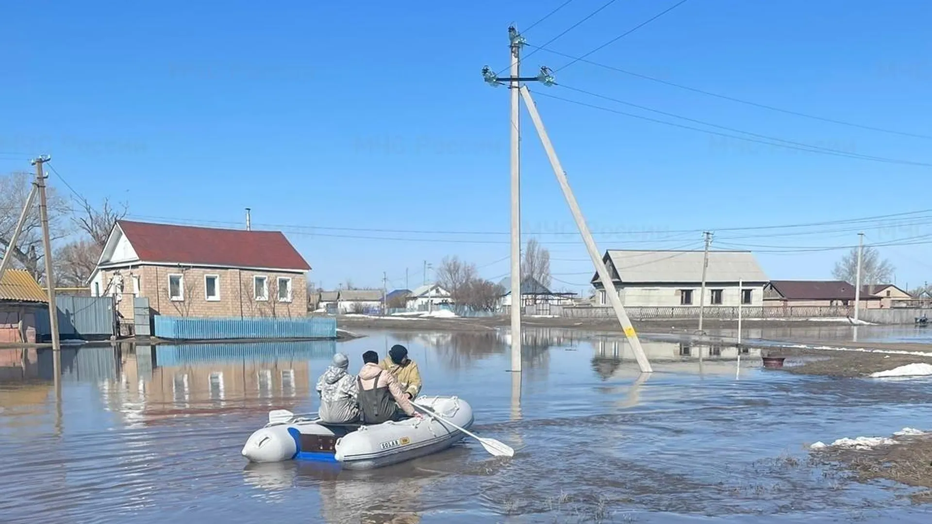 Уровень воды в реке Урал в Орске превысил критический | Российские новости  - 360tv News