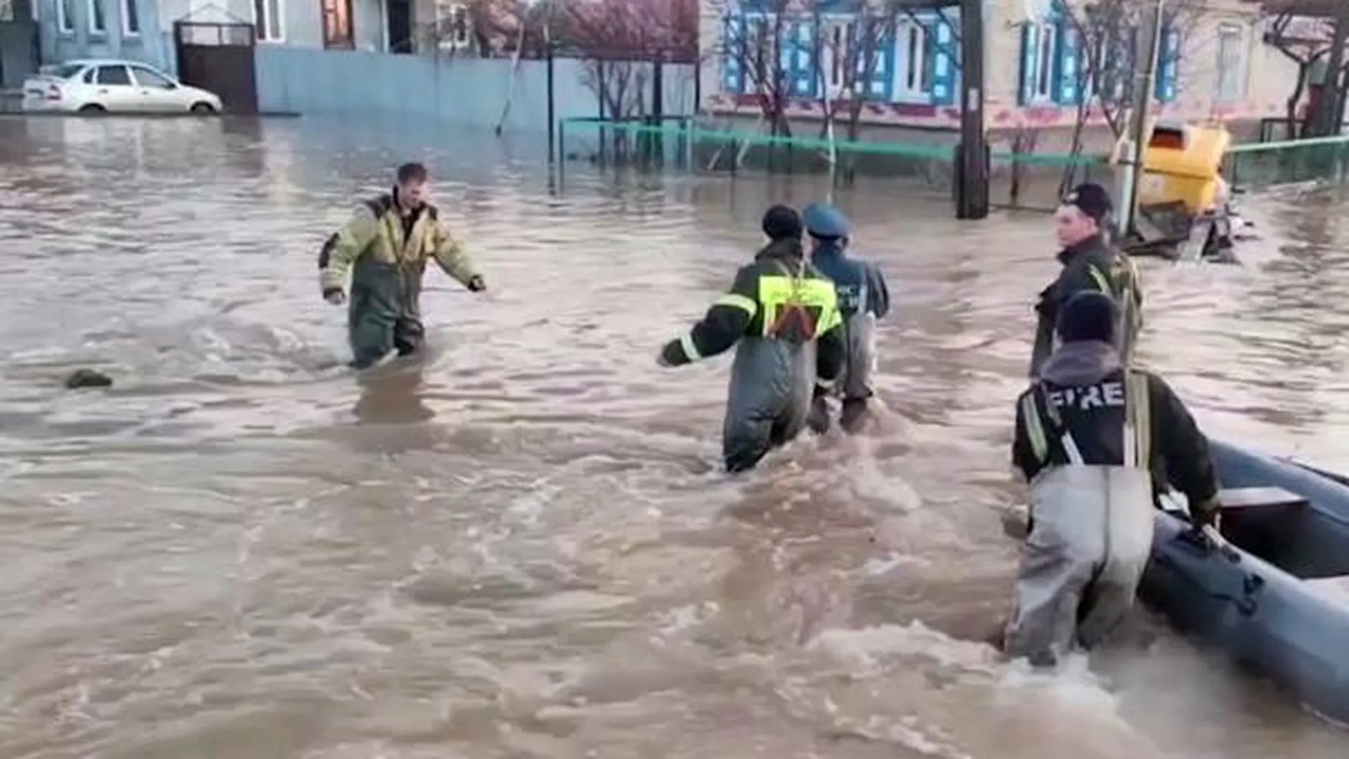 Попавших в зону затопления оренбуржцев освободят от коммунальных платежей |  Российские новости - 360tv News