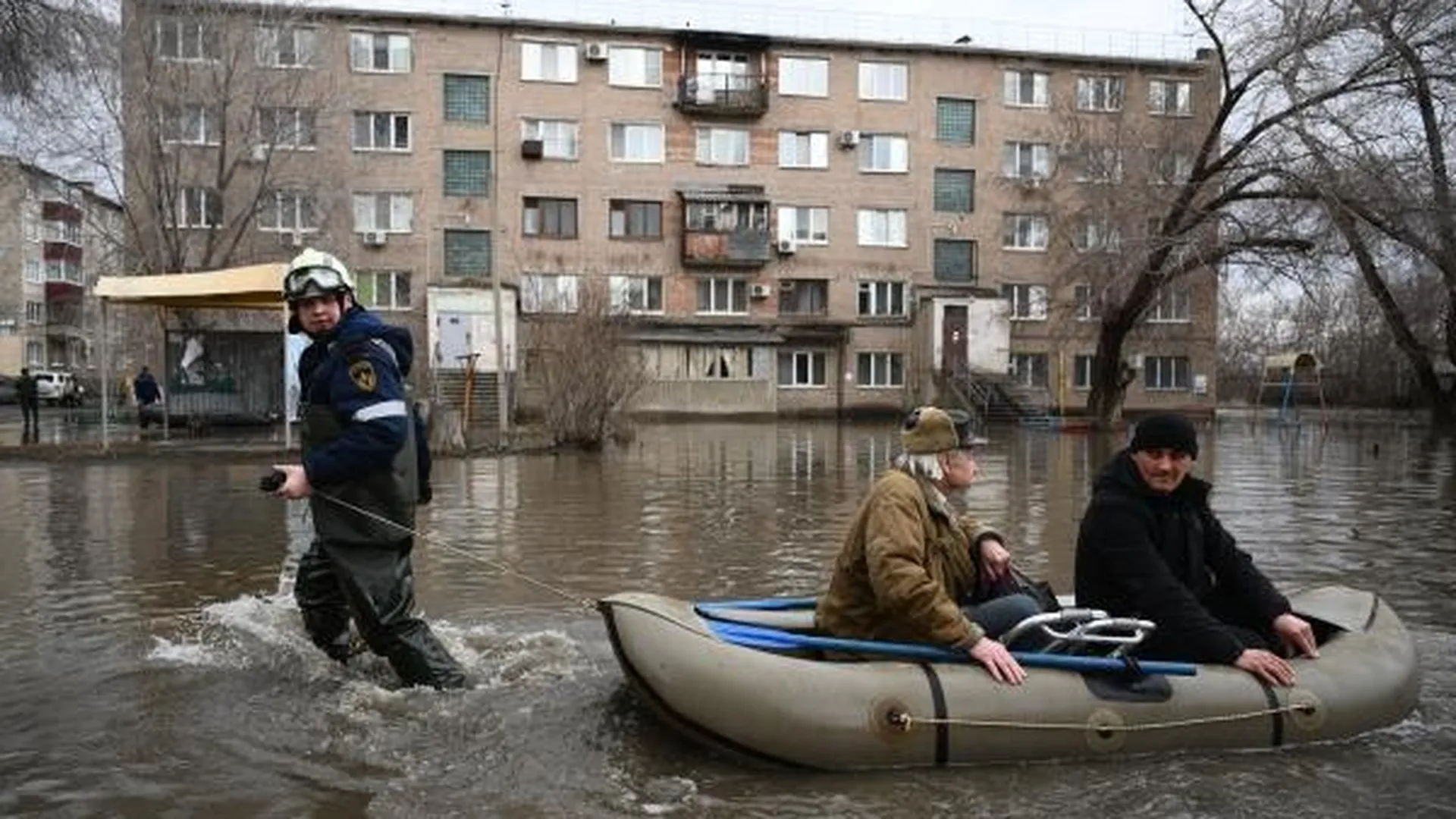 Уровень воды в реке Урал в Оренбургской области вновь вырос | Российские  новости - 360tv News