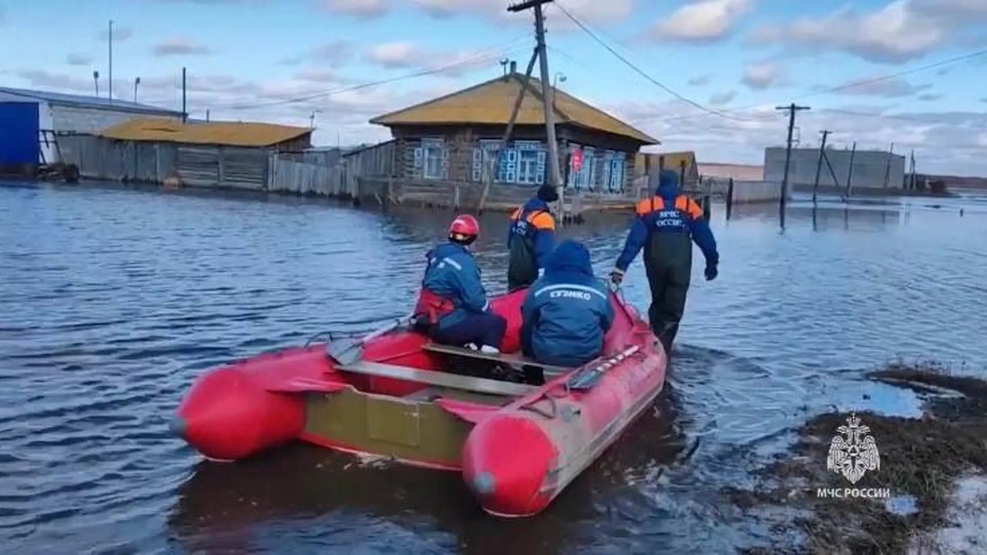 Более 300 жилых домов затопило в Курганской области | Российские новости -  360tv News