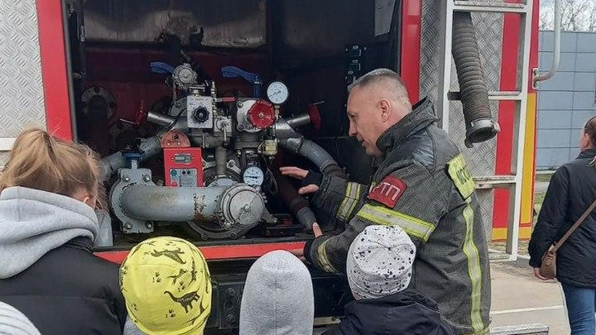 Пожарные из Мытищ напомнили жителям правила поведения с огнем | Российские  новости - 360tv News