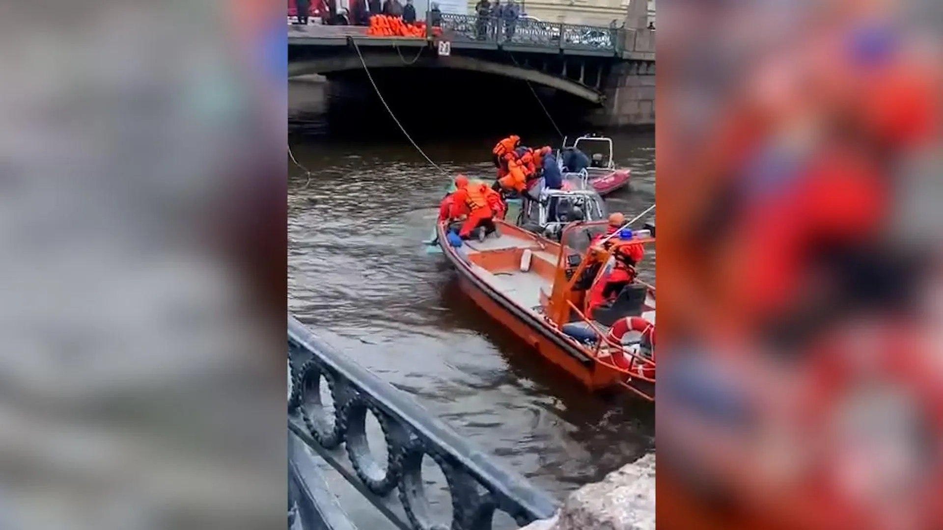 Уголовное дело завели после падения автобуса в Мойку в Петербурге |  Российские новости - 360tv News