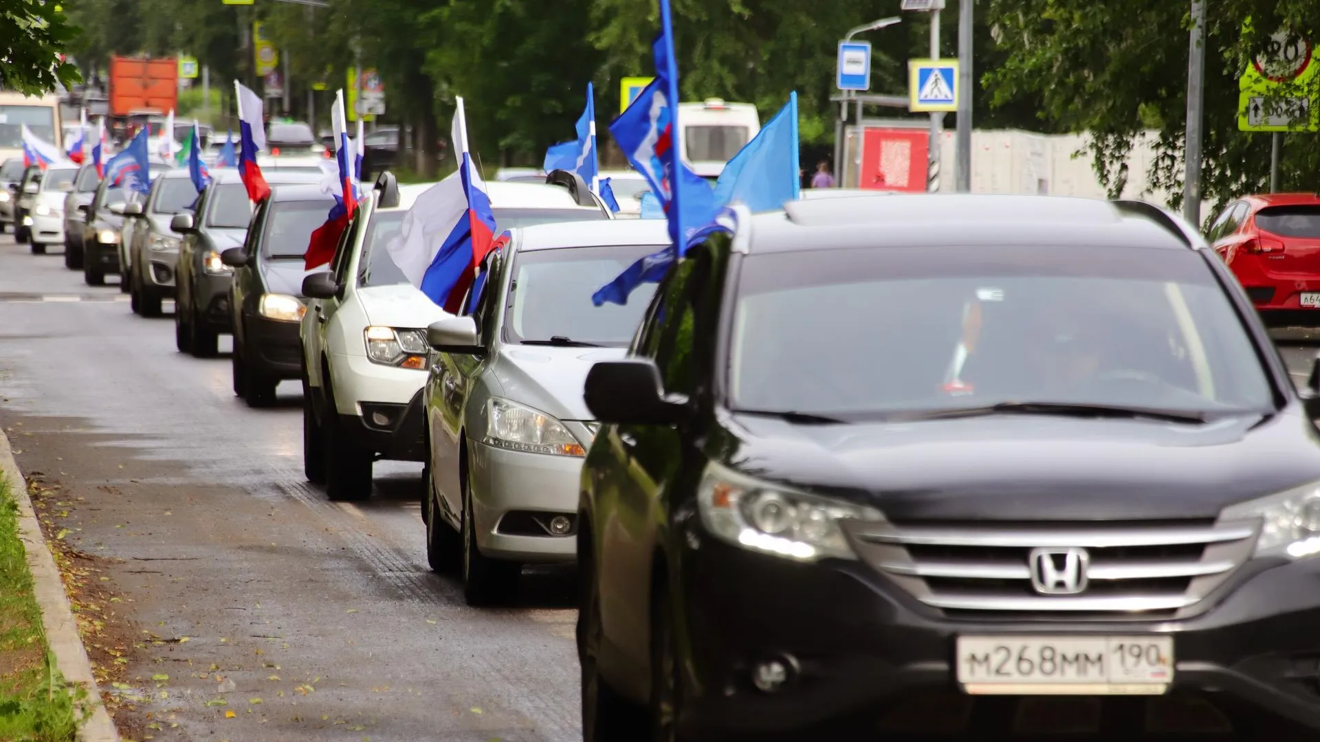 Автопробег в честь Дня России прошел в Воскресенске | Российские новости -  360tv News