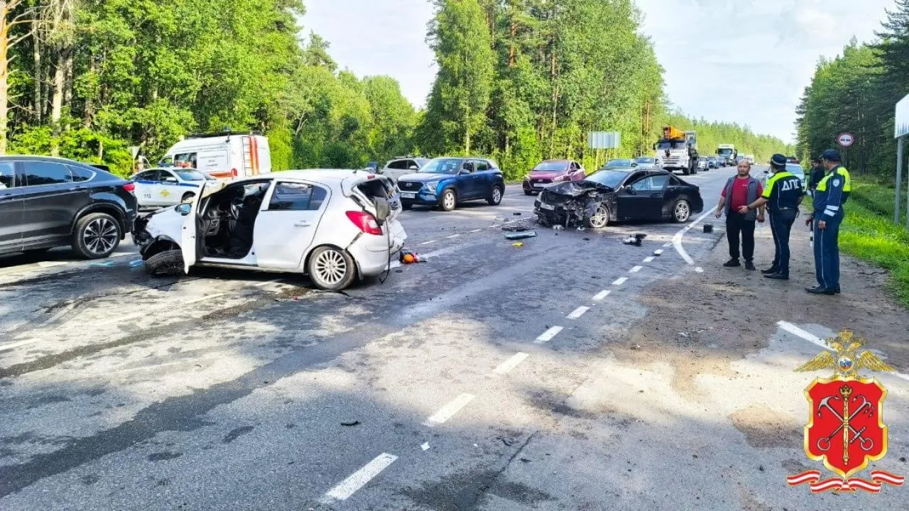 Пять авто столкнулись в Ленинградской области