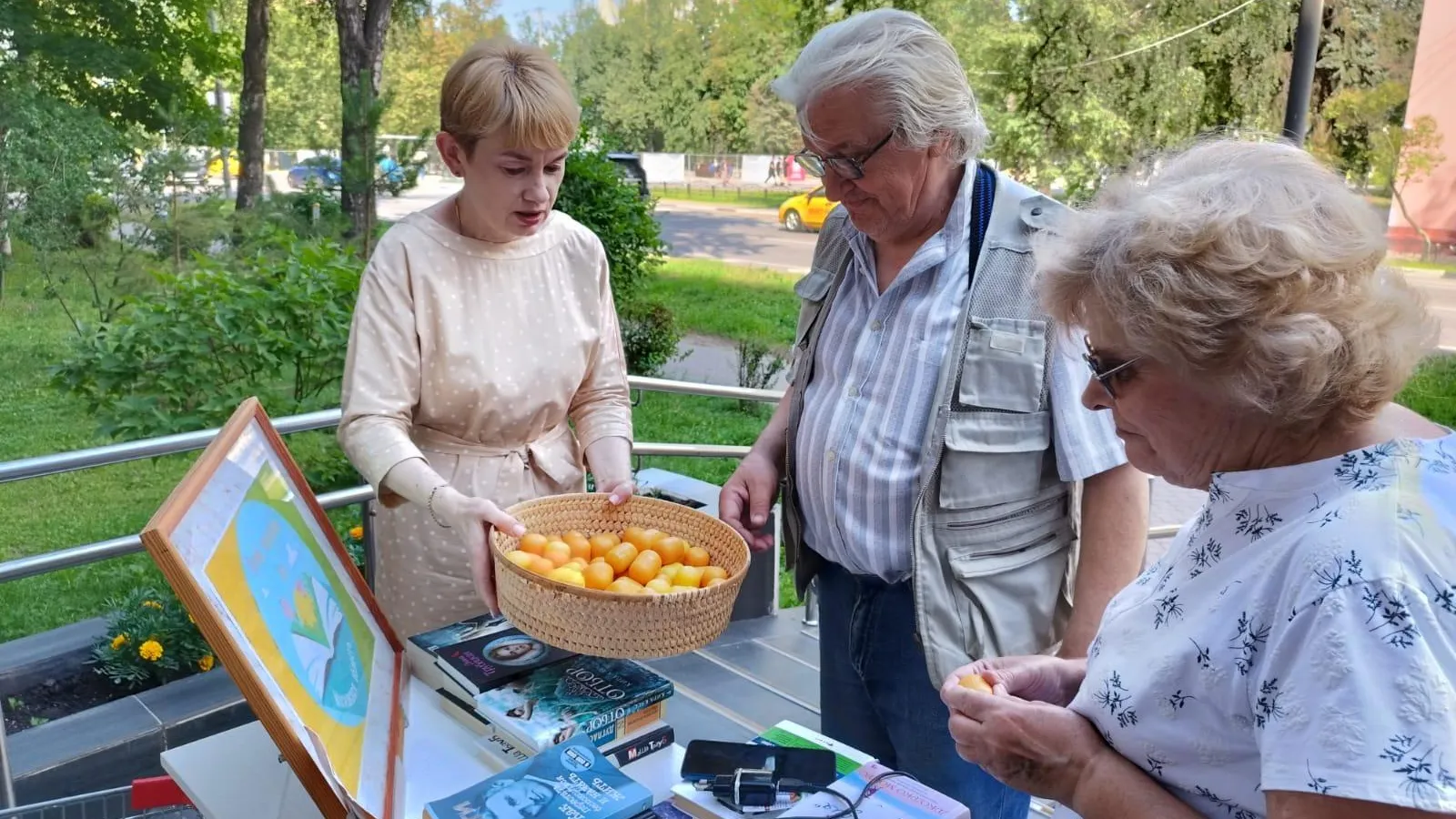 Уличные читальные залы открыли при библиотеках Балашихи